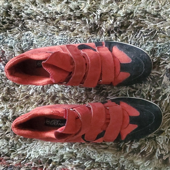 Shoe - Picture 3 of 3